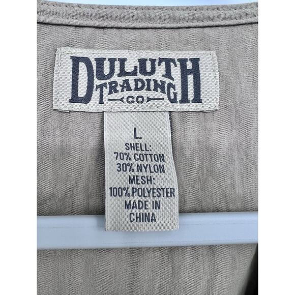 Duluth Trading Vest Mens L Beige Tan Utility Fishing Outdoor Hunting NWOT - Picture 4 of 13